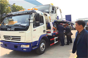 怀柔汽车道路救援拖车价格